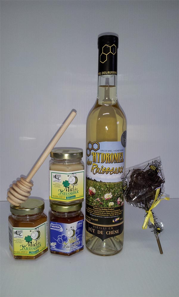 Miel crémeux, miel de trèfle, miel de bleuets, suçon abeille, bâtonnet de bois et hydromel en fût de chêne